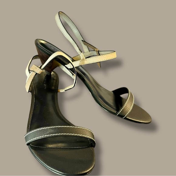 NWOT Charles & Keith Black & White Colorblock Bow-Detail Wooden Cone Heels Sz 11 - Picture 4 of 16